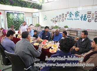 Больница Нефропатии Шицзячжуана и иностранные пациенты вместе отпразднуют Праздник Курбан